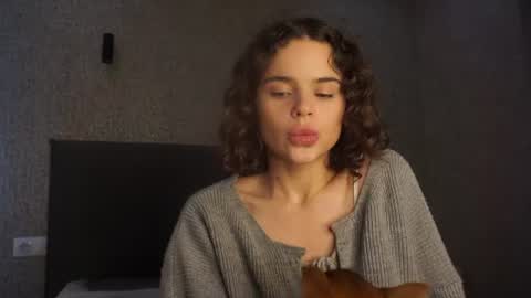 Snapshot of lindaaii chatting on 06-17-26, 01:23 Linda online show from 06-17-26, 01:23
