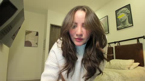 Snapshot of lindabluee chatting on 01-12-25, 11:04 Nia  online show from 01-12-25, 11:04