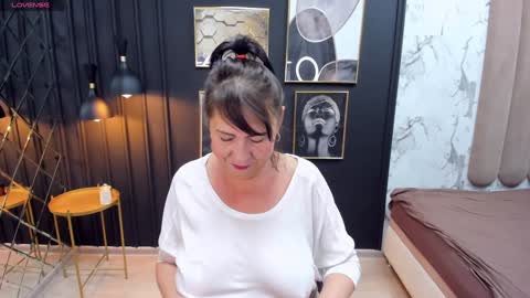 Snapshot of lindahottie chatting on 12-17-24, 09:17 Linda online show from 12-17-24, 09:17