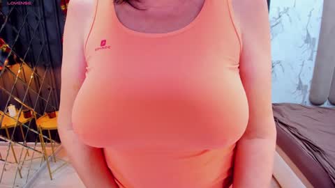 Snapshot of lindahottie chatting on 12-30-24, 08:43 Linda online show from 12-30-24, 08:43