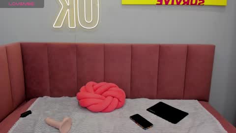 Snapshot of lindainsatiable chatting on 01-30-25, 04:27 Linda online show from 01-30-25, 04:27