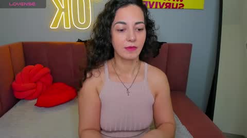 Snapshot of lindainsatiable chatting on 02-16-25, 01:36 Linda online show from 02-16-25, 01:36