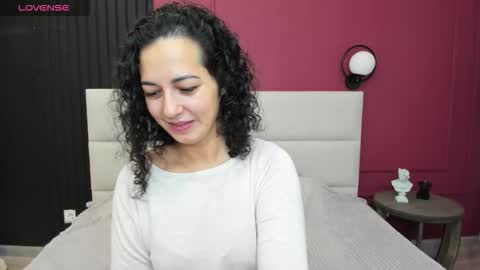 Snapshot of lindainsatiable chatting on 09-28-25, 01:33 Linda online show from 09-28-25, 01:33
