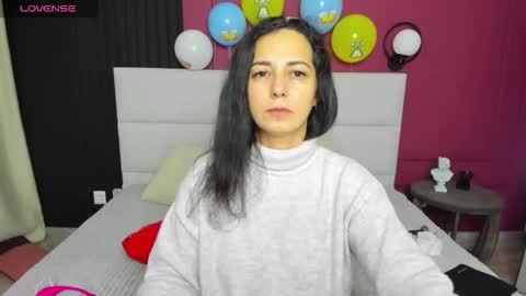 Snapshot of lindainsatiable chatting on 10-03-25, 12:51 Linda online show from 10-03-25, 12:51