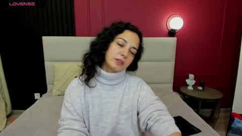 Snapshot of lindainsatiable chatting on 10-10-25, 01:26 Linda online show from 10-10-25, 01:26