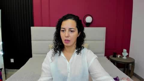 Snapshot of lindainsatiable chatting on 10-18-25, 01:41 Linda online show from 10-18-25, 01:41