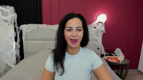 Snapshot of lindainsatiable chatting on 10-23-25, 02:00 Linda online show from 10-23-25, 02:00