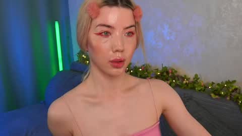 Snapshot of lindathackerr chatting on 05-25-26, 04:07 Linda online show from 05-25-26, 04:07