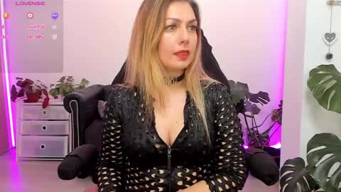 Linda  --  online show from 02-11-25, 04:13