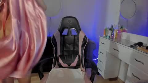 Lindsay    online show from 02-02-25, 10:02