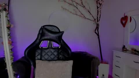 Lindsay    online show from 01-12-26, 09:20