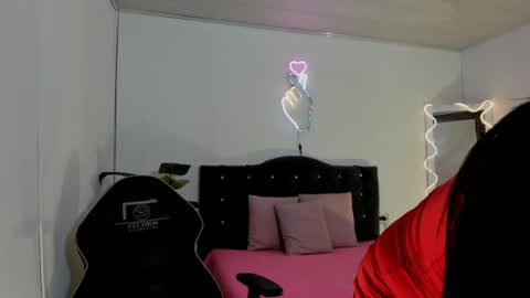 Linda  online show from 04-12-26, 03:22