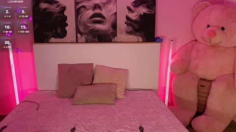 Snapshot of lindseycoxx chatting on 06-05-26, 12:17 Lin online show from 06-05-26, 12:17