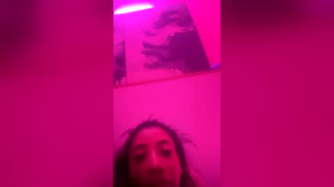 Snapshot of lindseycoxx chatting on 06-11-26, 05:27 Lin online show from 06-11-26, 05:27
