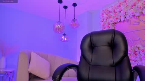 Lindsey Moss online show from 01-13-25, 05:12