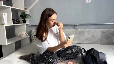 Kate online show from 10-03-25, 01:52