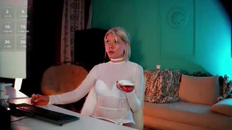 Snapshot of lindsi_luvviv chatting on 12-21-25, 05:20 lindsi_luvviv online show from 12-21-25, 05:20