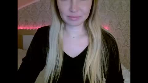 Snapshot of lindsisecret chatting on 12-29-24, 04:08 Anna online show from 12-29-24, 04:08