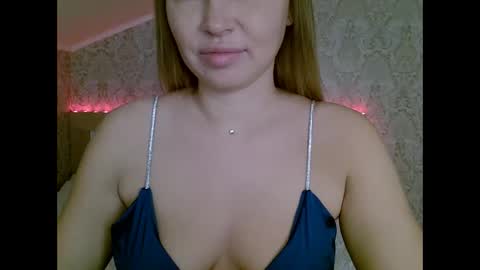 Snapshot of lindsisecret chatting on 12-30-24, 10:32 Anna online show from 12-30-24, 10:32