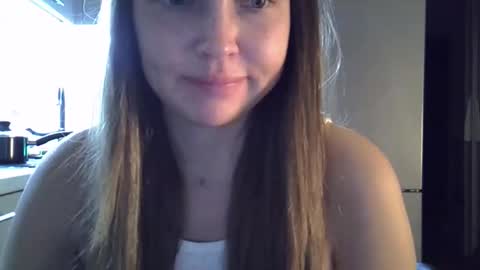 Snapshot of lindsisecret chatting on 10-22-25, 07:57 Anna online show from 10-22-25, 07:57