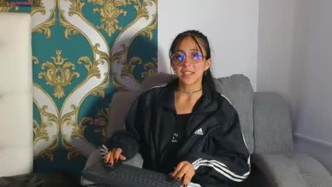 Snapshot of ling_ling24 chatting on 01-07-25, 06:27 ling ling24 online show from 01-07-25, 06:27