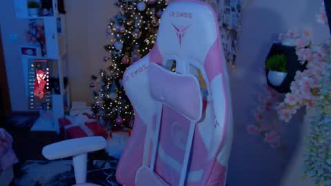 Snapshot of liniq chatting on 12-19-24, 09:17 Lina online show from 12-19-24, 09:17