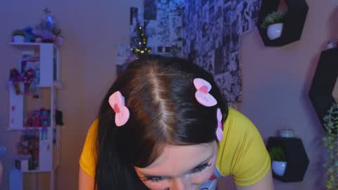 Snapshot of liniq chatting on 12-27-24, 12:29 Lina online show from 12-27-24, 12:29