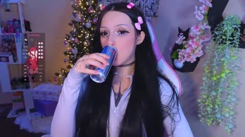 Snapshot of liniq chatting on 12-31-24, 12:25 Lina online show from 12-31-24, 12:25