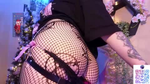 Snapshot of liniq chatting on 02-17-25, 06:15 Lina online show from 02-17-25, 06:15