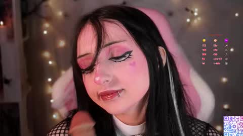 Snapshot of liniq chatting on 10-24-25, 09:22 Lina online show from 10-24-25, 09:22