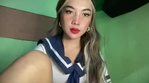 Snapshot of linkingqueens chatting on 12-14-25, 04:01 linkingqueens online show from 12-14-25, 04:01