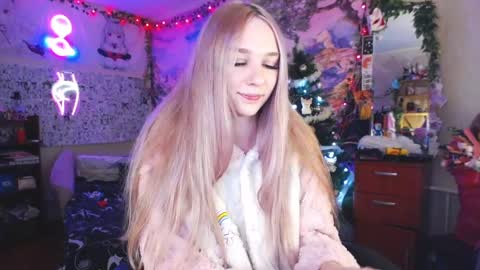 Snapshot of linlin_cuteeee chatting on 01-07-25, 10:19 Lin online show from 01-07-25, 10:19