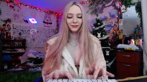 Snapshot of linlin_cuteeee chatting on 01-30-25, 10:30 Lin online show from 01-30-25, 10:30