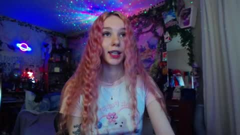 Snapshot of linlin_cuteeee chatting on 12-01-25, 10:15 Lin online show from 12-01-25, 10:15