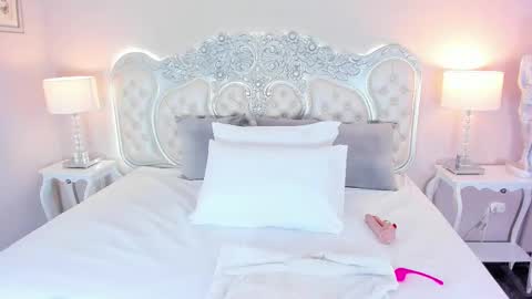 Linna online show from 03-08-25, 04:12