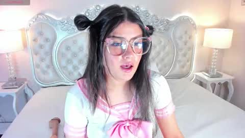 Linna online show from 09-18-25, 04:25