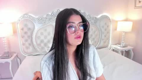 Linna online show from 10-25-25, 04:20