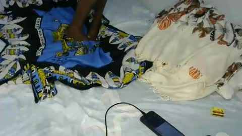 Linniecarol online show from 10-31-25, 11:06