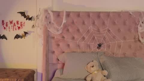 Snapshot of linoshka_1 chatting on 10-30-25, 09:48 Luciana online show from 10-30-25, 09:48