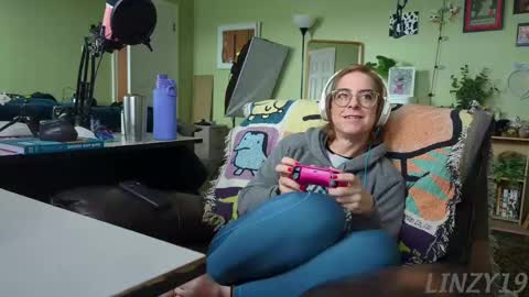 Linzy19 online show from 02-21-25, 06:04