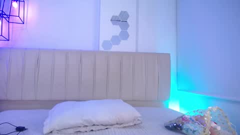 Snapshot of liora_rayne chatting on 12-01-25, 02:00 liora_rayne online show from 12-01-25, 02:00