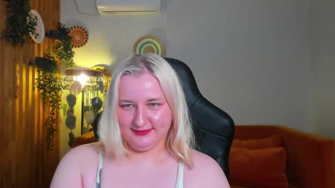 LioraArdyn online show from 04-15-26, 05:58