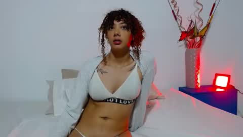 Eliza Moreau online show from 03-09-26, 01:48