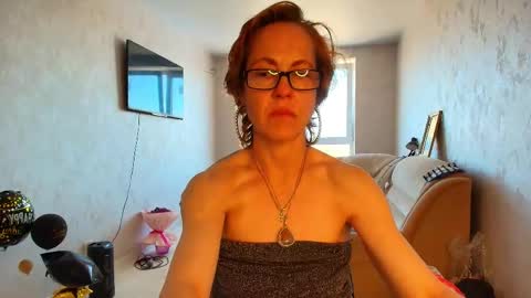Snapshot of lioraweiss chatting on 05-23-26, 09:24 Liora Weiss online show from 05-23-26, 09:24