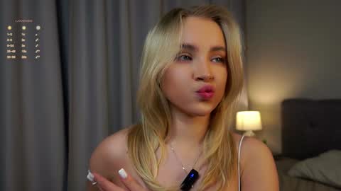 Amelia online show from 02-08-25, 01:11