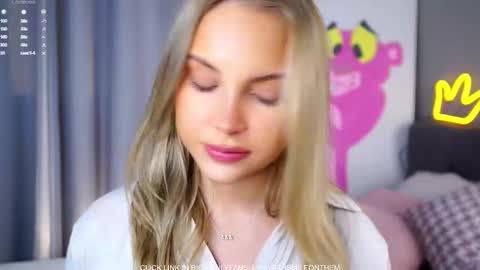 Amelia online show from 10-25-25, 01:13