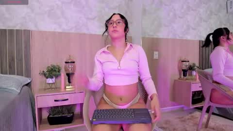 Snapshot of liriasweetie chatting on 04-24-26, 11:23 liria online show from 04-24-26, 11:23