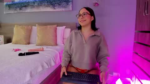 Snapshot of liriasweetie chatting on 06-10-26, 11:42 liria online show from 06-10-26, 11:42