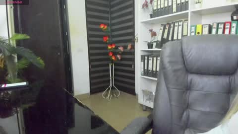 lisa online show from 10-18-25, 02:03