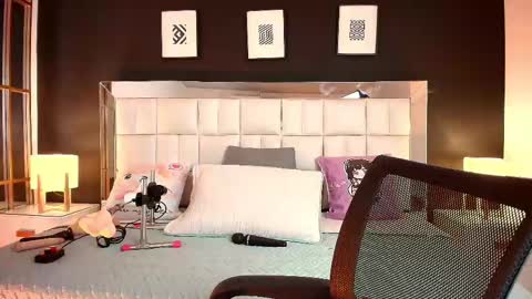 Lisa online show from 02-12-25, 05:48